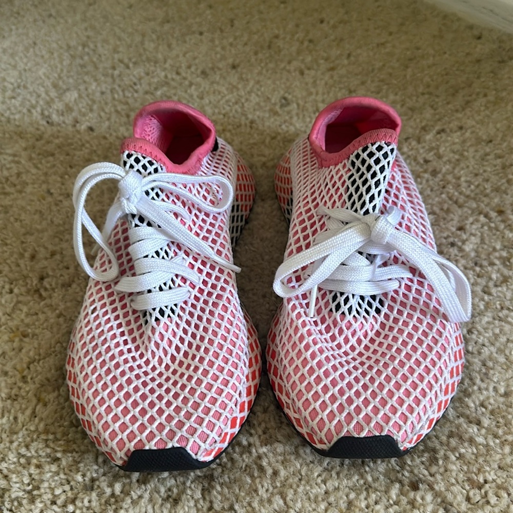 Adidas Deerupt - Women’s 5.5 - Pink and white